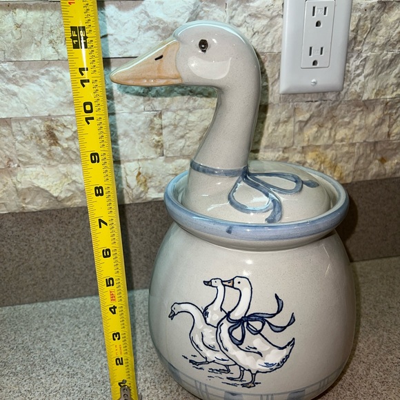 Gaggle of Geese LRG Pot Belly Canister and DUCK HEAD lid by LOUISVILLE stoneware - Picture 2 of 16